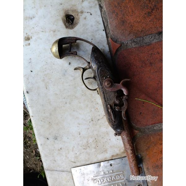 Pistolet � percussion prussien a restaurer