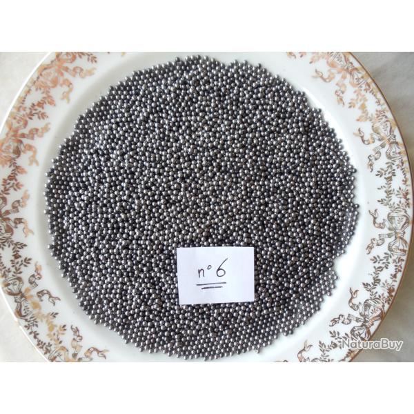 Lot de 3,100 kilos de grenaille de plomb n�6.