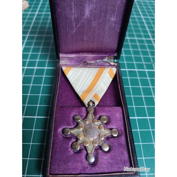 Ordre du Tr�sor Sacr� 8�me Classe - Argent - Japon Imp�rial - �crin Laque