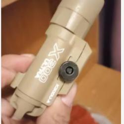 Lumi&egrave;re tactique multifonctionnelle, reprod. de X300U-A : convient aux rails de 20 mm PA airsoft TAN
