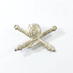 Ancien insigne de b&eacute;ret RCC r&eacute;giment de chars de Combat. Cuirasse et canons crois&eacute;s