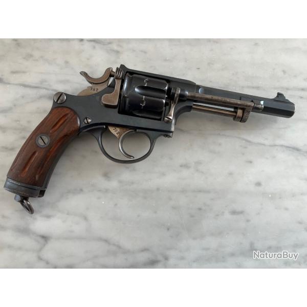 Vends Revolver reglementaire Suisse Mle 1882 - excellent etat, prix de depart 1 EURO