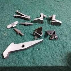 Lot de divers pi&egrave;ces MERKEL.