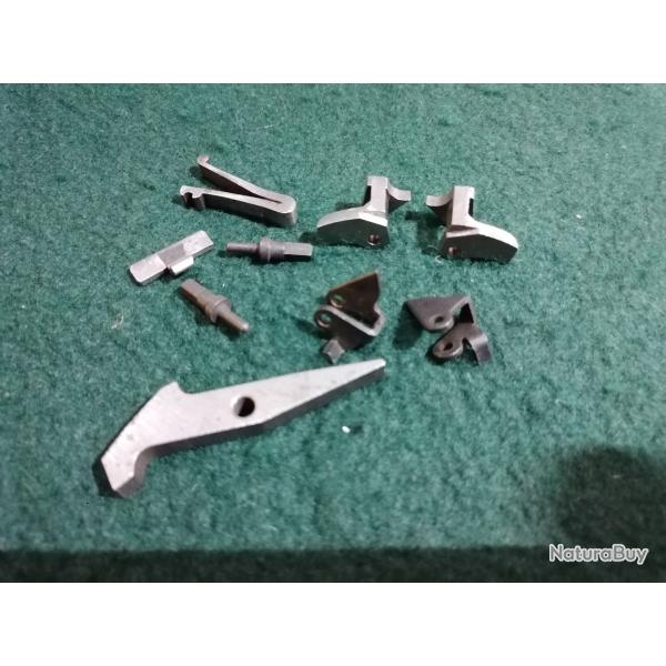 Lot de divers pi�ces MERKEL.