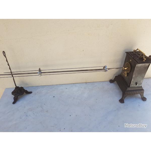 ANCIEN TOURNE BROCHE DE CHEMIN�E SON TR�PIED ET UNE BROCHE A GRIVE