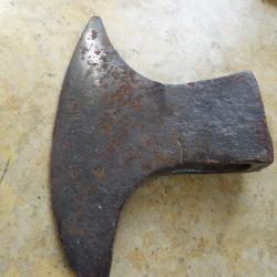 fer fa&ccedil;on hache de combat moyen age m&eacute;di&eacute;vale Viking Celte Gaulois