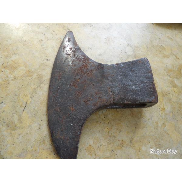 fer fa�on hache de combat moyen age m�di�vale Viking Celte Gaulois