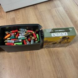 Lot de cartouche 12 en bonne &eacute;tat avec boite de munition en plus