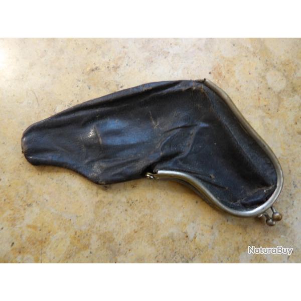 holster �tui cuir ancien revolver porte monnaie 320 6mm 6.35 un petit trou d'usure vers fermeture