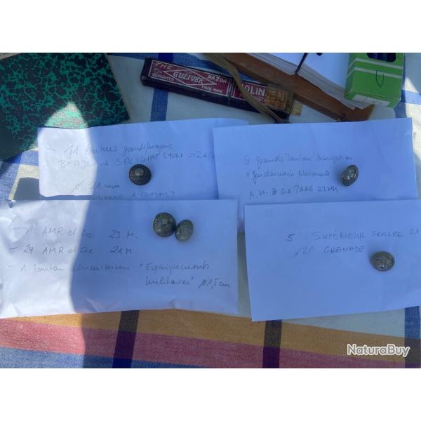 Lot de 100 Boutons anciens Gendarmerie Fran�aise, laiton et alu