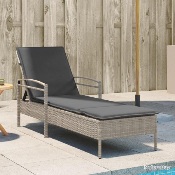Chaise longue et coussin gris clair 63x200x81 cm r�sine tress�e