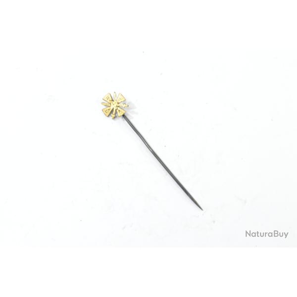 Ancienne �pingle � cravate m�daille de la croix de Guerre 1914 1918, fabrication artisanale ?