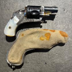 ENCHERES 1� - BEAU REVOLVER BULLDOG CAL 320