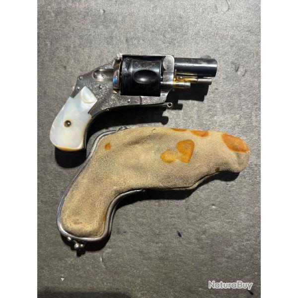 ENCHERES 1� - BEAU REVOLVER BULLDOG CAL 320