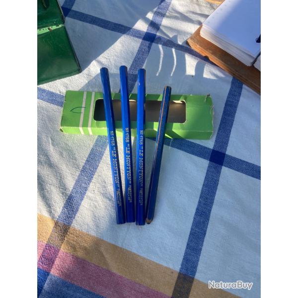 4 crayons bleus �� Le Montyon��  gendarmerie, 3 neufs et un usag�