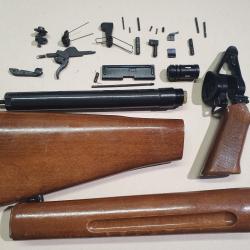 lot de pi&egrave;ces d&eacute;tach&eacute;es + garniture bois de ADLER JAGER AP74 calibre 22 LR