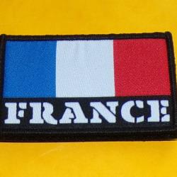 TISSU AVEC VELCRO DRAPEAU FRANCE   , DIMENSION 8 CM X 5 CM ,  ETAT NEUF VOIR PHOTOS . POUR TOUT RENS