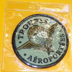 TISSU AVEC VELCRO TROUPES AEROPORTEES  , DIMENSION 8 CM ,  ETAT NEUF VOIR PHOTOS . POUR TOUT RENSEIG