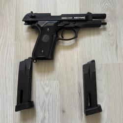 KJW M9 Beretta full metal, 2 chargeurs