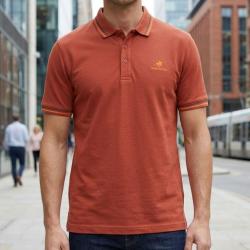 Polo homme WINCHESTER ROGAN2 en coton piqu&eacute; orange rouille un style chaud et dynamique
