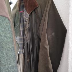 Vends lots de v&ecirc;tements de chasse pantalon veste cartouchi&egrave;re etc.. taille 40 Vends aussi fusils