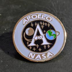 Pin's NASA Programme Apollo Terre Lune conqu&ecirc;te spatiale - enamel pin arthemis