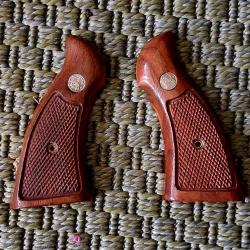 Vends plaquettes pour S&W square butt carcasse K (mod 10, 13, military and police,... )