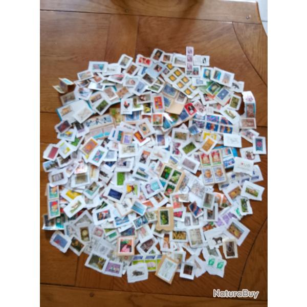 " FOURBRICABRAC" DE TIMBRES POSTES ACCUMULES DEPUIS 2009 DANS UNE BOITE POUR PHILATELISTES COURAGEUX