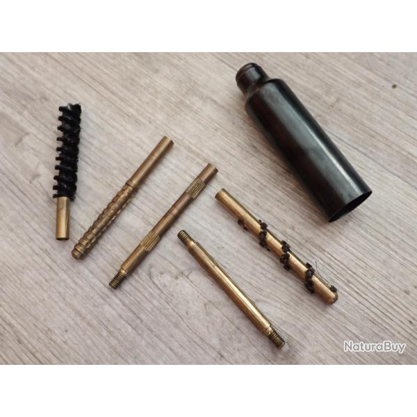 Jeu d'outils, �couvillons de nettoyage pour pistolet 9 mm. Couvercle marqu� ERLA mais pas dat� !