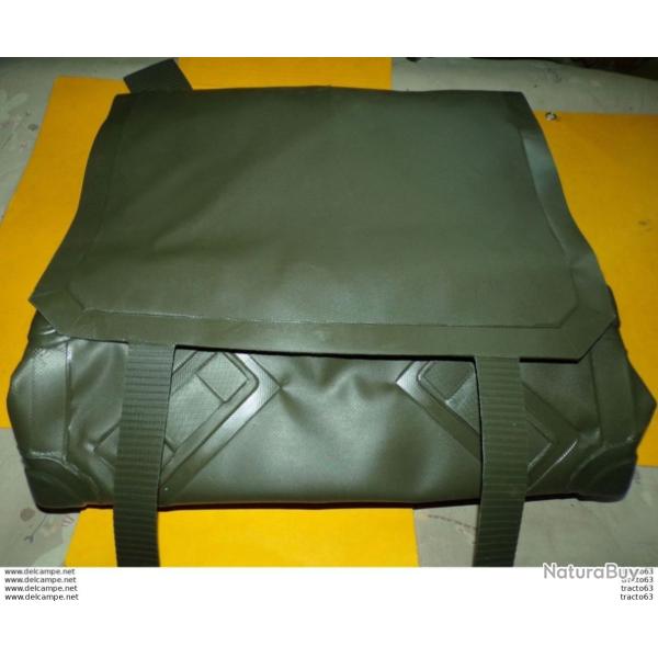 MUSETTE MILITAIRE EN PLASTIQUE  DE L'�ARMEE DES PAYS BAS�DE 1990 AVEC SANGLE DE 1991 ,DIMENSION LONG