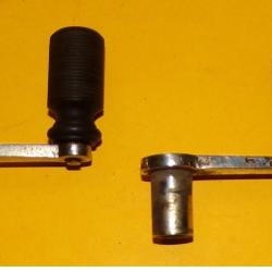 TELEPHONE EN BOIS : OUTILS LOT DE 2 MANIVELLES PIECES DETACHEES DE TELEPHONE EN BOIS MODELE 1910&nbsp;, P