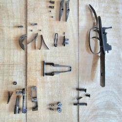 Lot de pi&egrave;ces- Tunet calibre 12