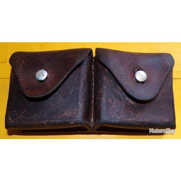 ARMEE SUISSE:ETUI EN CUIR A DEUX POCHETTES EN CUIR DE L'ARMEE SUISSE,DATE 1945 WWII  , FABRICANT DAN