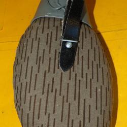 ARMEE ALLEMANDE : GOURDE EN PLASTIQUE AVEC SON QUART ET SA  HOUSSE , BON  ETAT  VOIR PHOTOS . POUR T