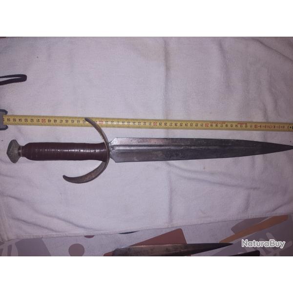 Dague/sabre artisanal(e)