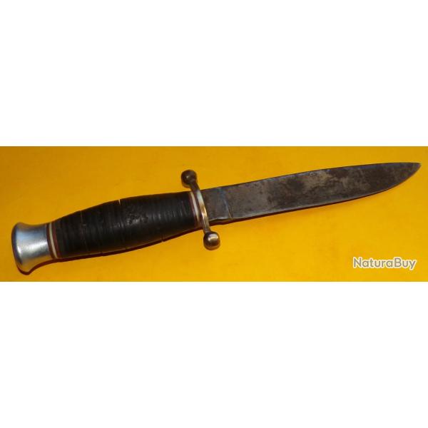 COUTEAU DE SCOUT DE TYPE SABATIER , LONGUEUR DE LA LAME 14 CM , LONGUEUR TOTALE  24 CM ,BON  ETAT  V