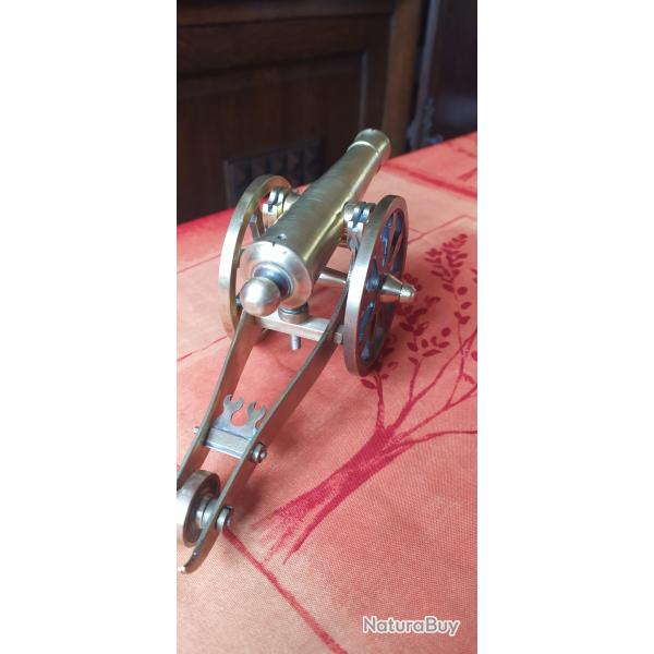 Canon ancien d'artillerie a poudre noir