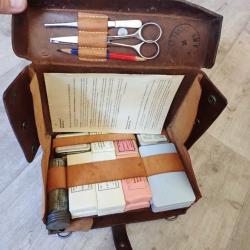 ASM - Sacoche, trousse de secours, d'infirmier suisse avec accessoires et lanterne