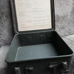 caisse militaire en fer trousse premiere urgence groupe 10 hommes TAP indochine