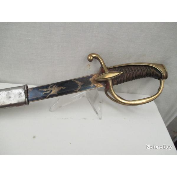 beau sabre d'officier de cavalerie l�gere lame encore dans son bleu a 75 %