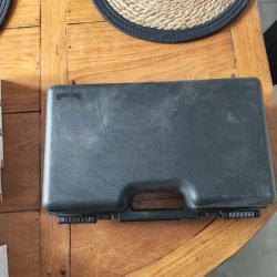 Malette de rangement cartouches, et lot de cartouches plus gilets de ball trap