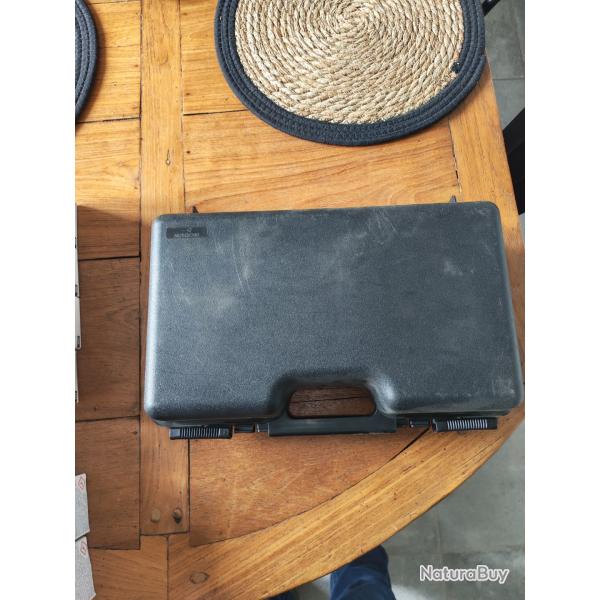 Malette de rangement cartouches, et lot de cartouches plus gilets de ball trap