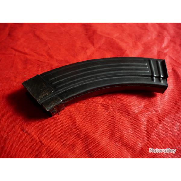 Chargeur neutralis� de AK 47 en t�le (une l�vre coup�e)