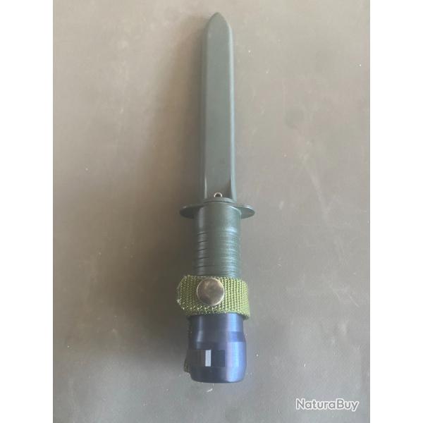 poignard ba�onette S I G  / 530 probablement de l'arm�e Suisse