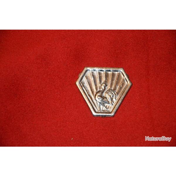 INSIGNE CEF ITALIE-CAMPAGNE D'ITALIE 1942/43-2�WW-VARIANTE METAL NICKELE?