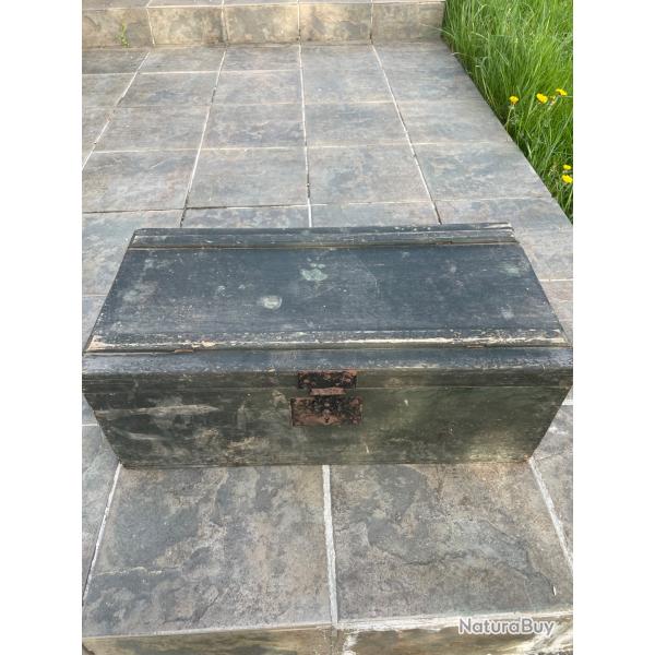 Ancienne malle/coffre bois militaire ?