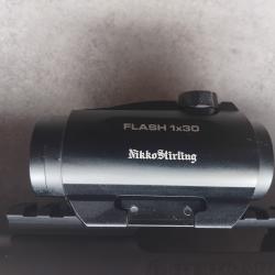 Point rouge Nikko Stirling