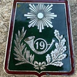 19&deg; R&eacute;giment de Chasseurs, &eacute;mail, dos guilloch&eacute;, 2 bol&eacute;ros grav&eacute;s (&eacute;)