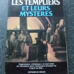 Les templiers et leurs myst&egrave;res de Patrick Rivi&egrave;re Editions De Vecchi