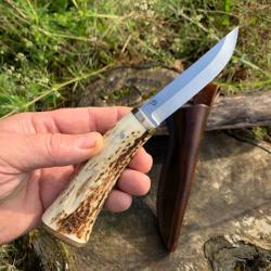 couteau de chasse artisanal / bois de cerf / incrustation plumes de b&eacute;casse / lame 80crv2
